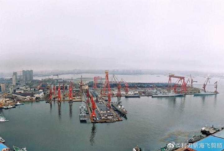 Trung Quốc có thể sắp hạ thủy thêm khu trục hạm tên lửa Type 055 - 1