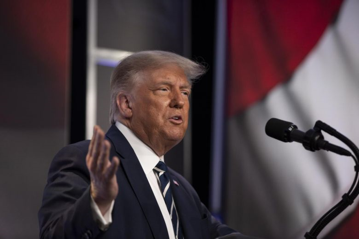 Tổng thống Trump cảnh báo nước Mỹ rơi vào suy thoái nếu ông Biden đắc cử - 1