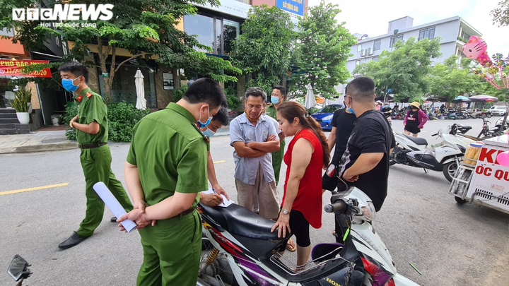 Công an công bố đặc điểm nhận dạng người phụ nữ nghi bắt cóc bé trai ở Bắc Ninh - 3