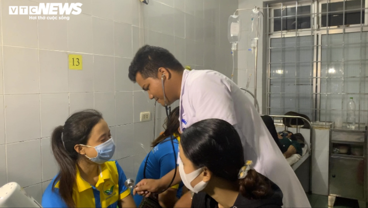 Hàng chục công nhân nhập viện cấp cứu sau khi ăn bánh mì: Công an vào cuộc - 1