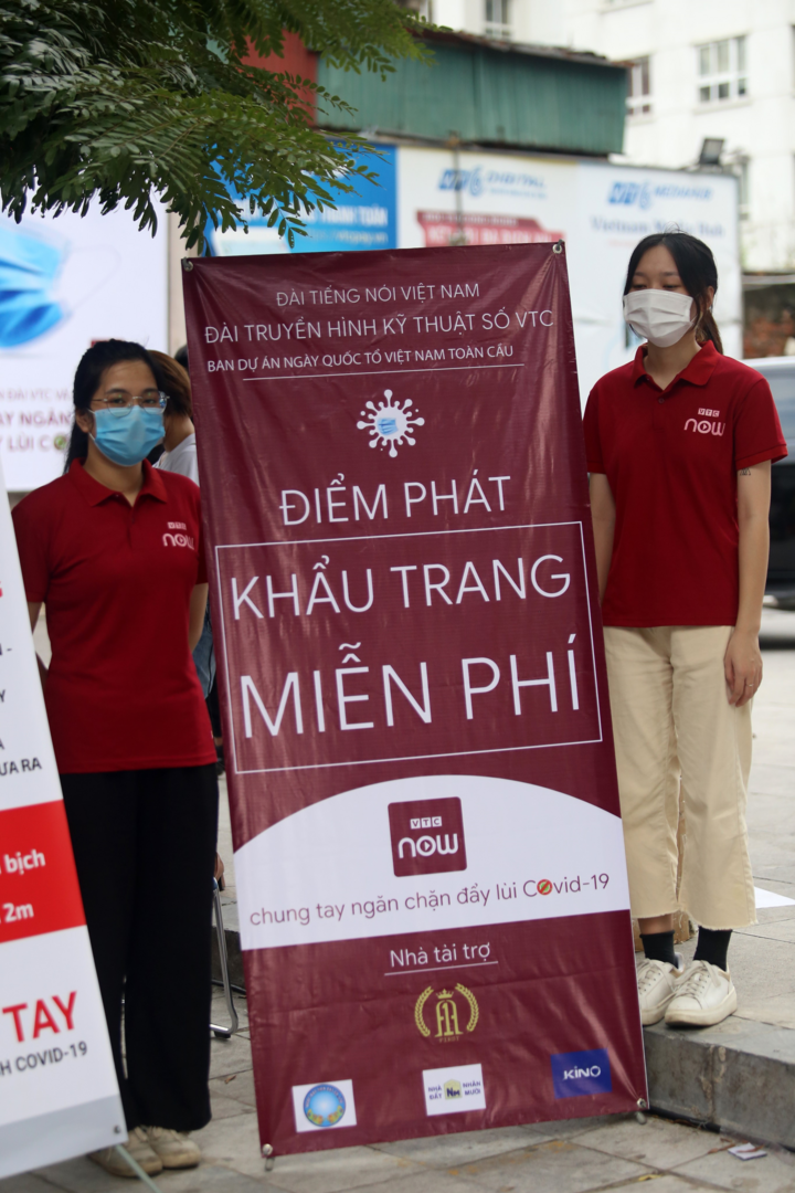 Chương trình trao tặng khẩu trang y tế chung tay ngăn chặn, đẩy lùi COVID-19 - 3