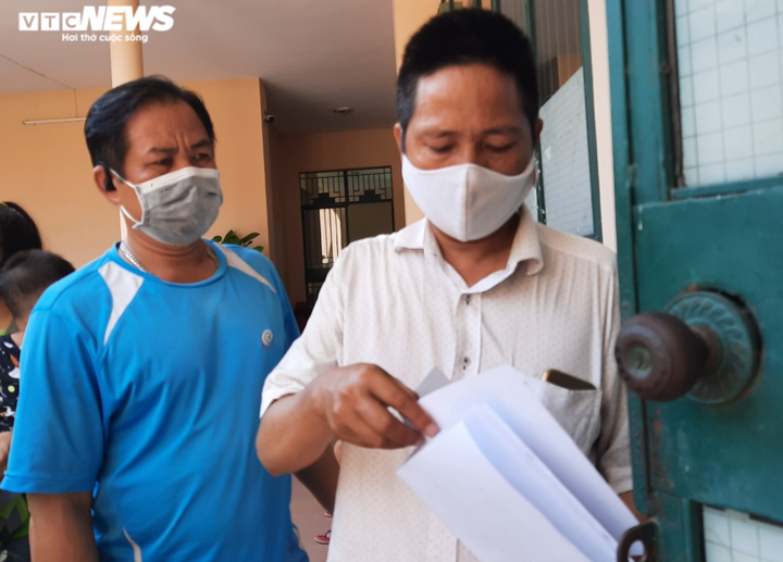 Sổ tạm trú thiếu 2 ngày, con không được vào lớp 1 trường công ở TP.HCM - 1