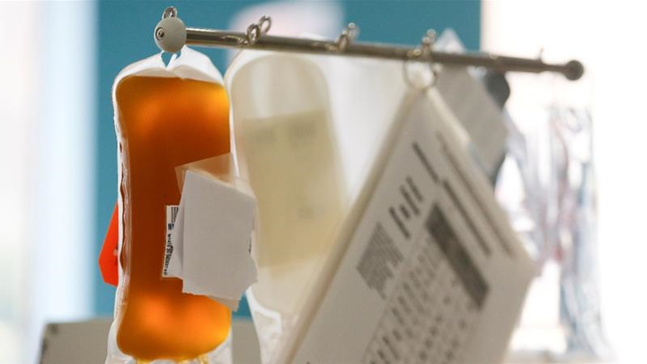 Bản tin COVID-19 thế giới 24/8: Mỹ cho phép sử dụng huyết tương điều trị bệnh - 1