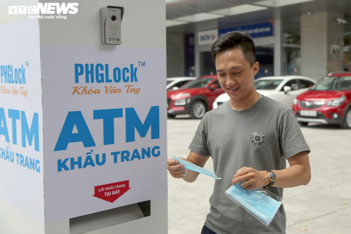 Cây 'ATM khẩu trang' miễn phí giúp người Hà Nội chống COVID-19 - 7