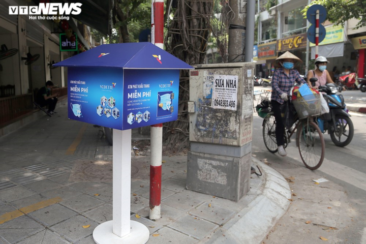 Cây 'ATM khẩu trang' miễn phí giúp người Hà Nội chống COVID-19 - 9