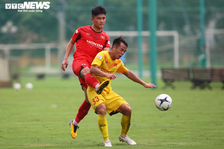 U22 Việt Nam đấu tập căng thẳng, khoe tài đá phạt - 5