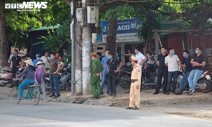 Thắt chặt an ninh phiên tòa xử vợ chồng Đường Nhuệ và đàn em đánh phụ xe dã man - 11