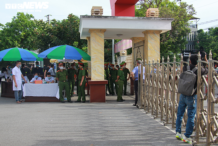 Thắt chặt an ninh phiên tòa xử vợ chồng Đường Nhuệ và đàn em đánh phụ xe dã man - 15