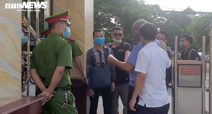 Thắt chặt an ninh phiên tòa xử vợ chồng Đường Nhuệ và đàn em đánh phụ xe dã man - 3