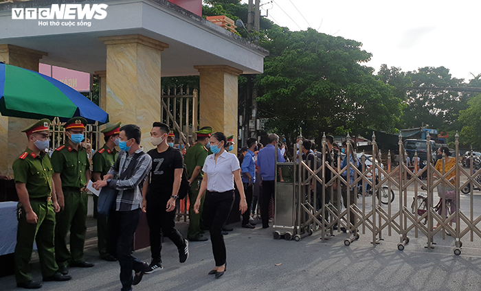 Thắt chặt an ninh phiên tòa xử vợ chồng Đường Nhuệ và đàn em đánh phụ xe dã man - 4