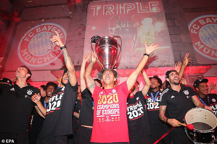 Bayern Munich mang Cup vô địch về nhà trong lặng lẽ - 8