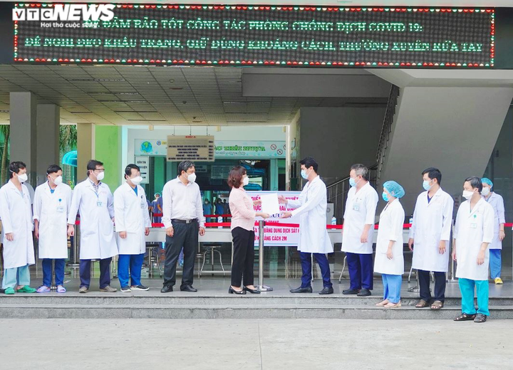 Bệnh viện Đà Nẵng đón bệnh nhân thế nào sau khi dỡ phong tỏa? - 1