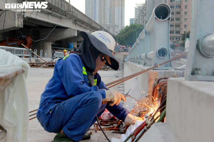 Cận cảnh cầu vượt hồ Linh Đàm sắp thông xe, giải tỏa ùn tắc phía Nam Hà Nội - 9