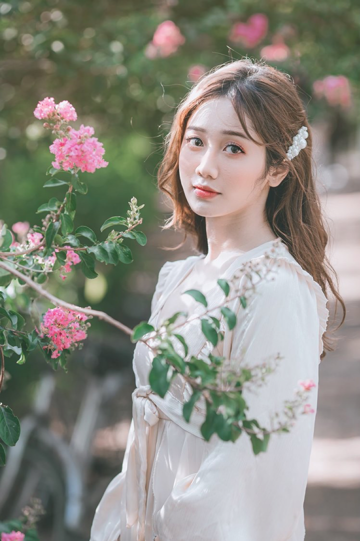 10X ĐH Kinh tế quốc dân 'gây thương nhớ' với gương mặt khả ái, đôi mắt to tròn - 1