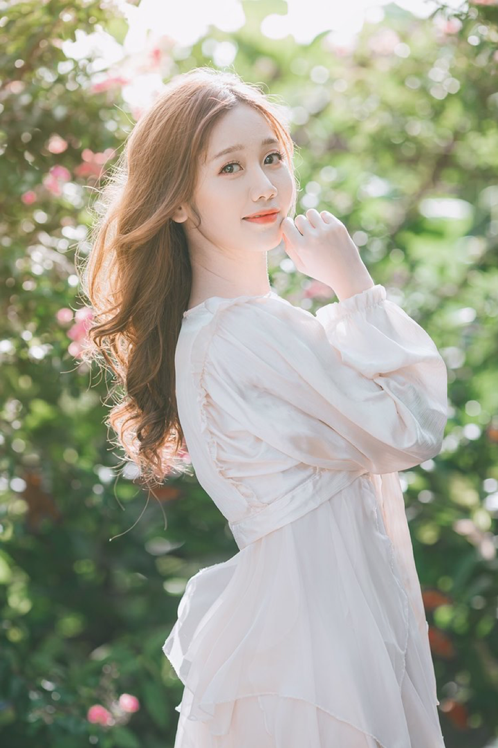 10X ĐH Kinh tế quốc dân 'gây thương nhớ' với gương mặt khả ái, đôi mắt to tròn - 2