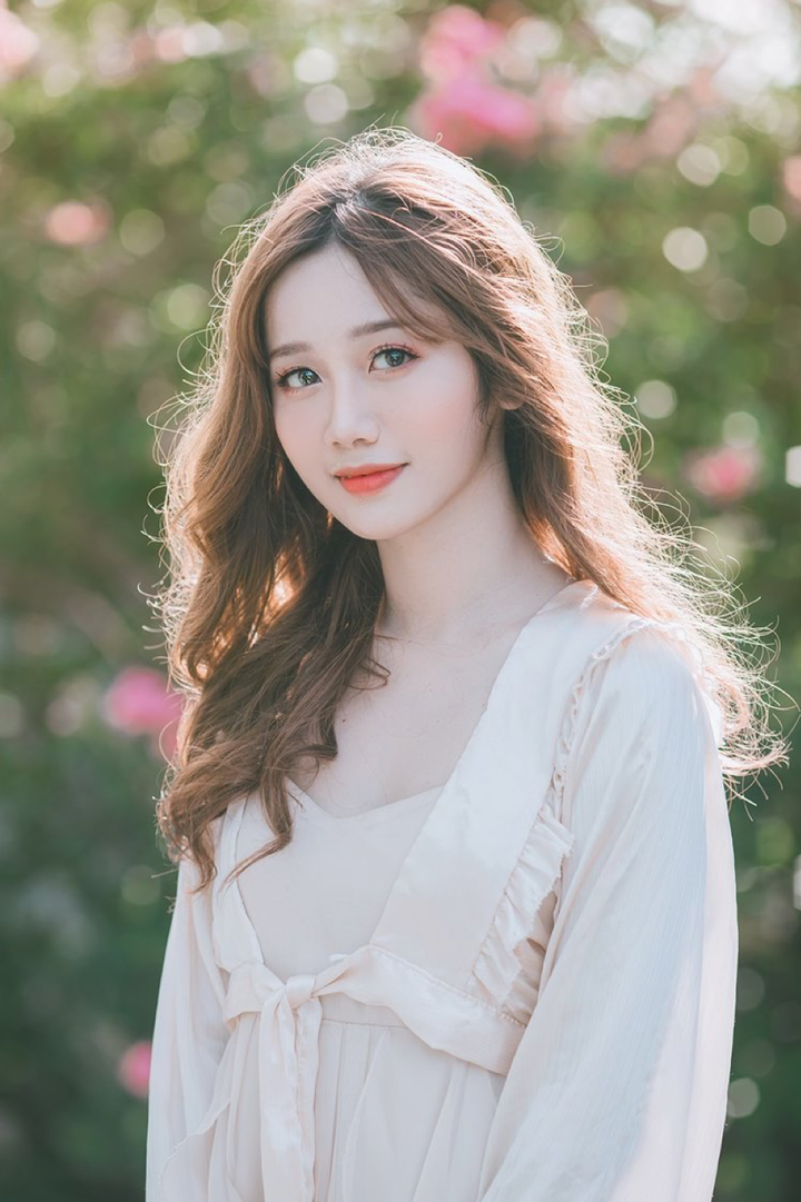 10X ĐH Kinh tế quốc dân 'gây thương nhớ' với gương mặt khả ái, đôi mắt to tròn - 4