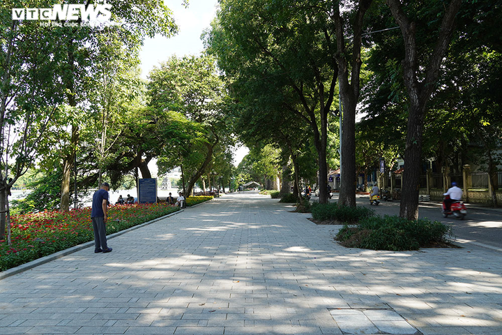 Vỉa hè Hồ Gươm khoác lên mình 'bộ áo mới' - 10