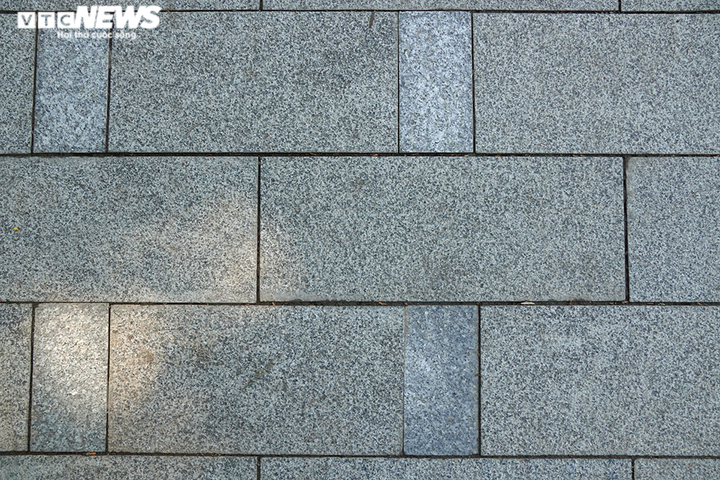 Vỉa hè Hồ Gươm khoác lên mình 'bộ áo mới' - 6