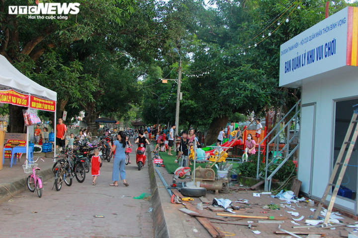 Công viên thu nhỏ ở làng quê ngoại thành Hà Nội hút hồn người già, trẻ nhỏ - 1