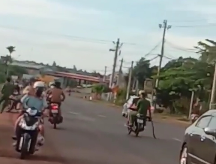 Nghi vấn công an xô xát với người dân trước trụ sở ở Đắk Lắk: Hé lộ nguyên nhân - 2