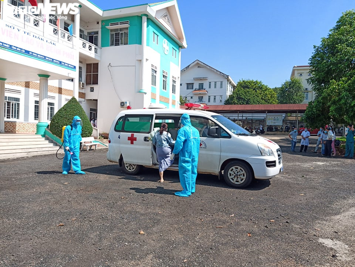 Bệnh nhân COVID-19 ở Đắk Lắk được xuất viện sau 4 lần xét nghiệm âm tính - 2