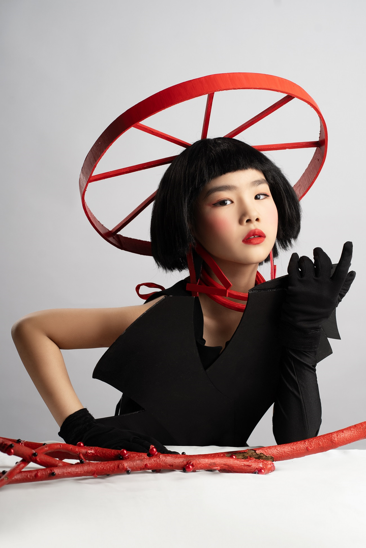 Trầm trồ thần thái của siêu mẫu nhí Hoàng Ngân - 4