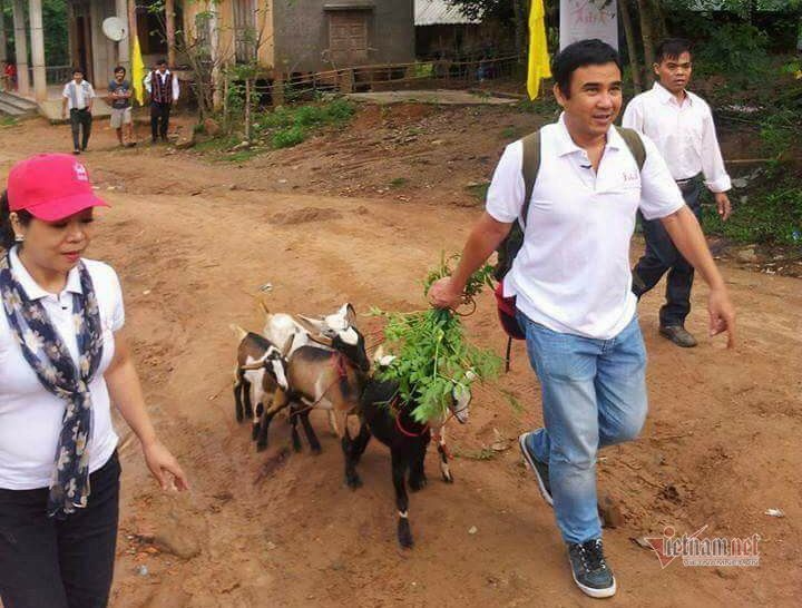 Đời nhiều thăng trầm, đi lên từ bế tắc của MC quốc dân Quyền Linh - 3