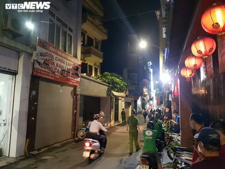 Ảnh: Khám xét nhà riêng ông Nguyễn Đức Chung - 9
