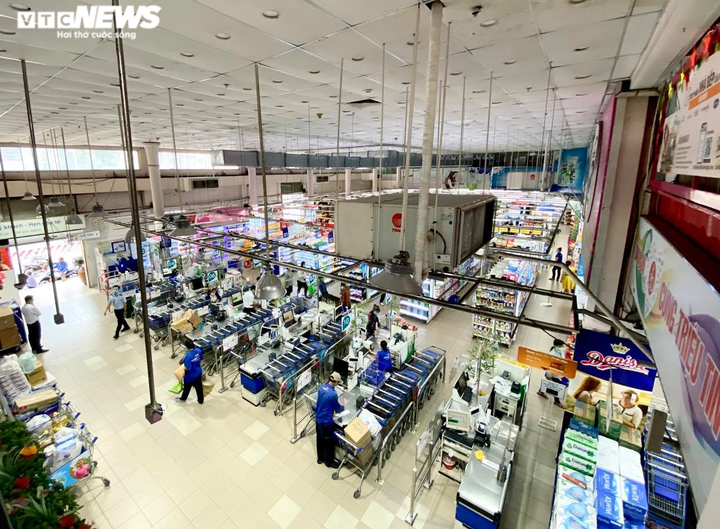 Bên trong siêu thị Co.op Mart lâu đời nhất TP.HCM sắp bị 'khai tử' - 3
