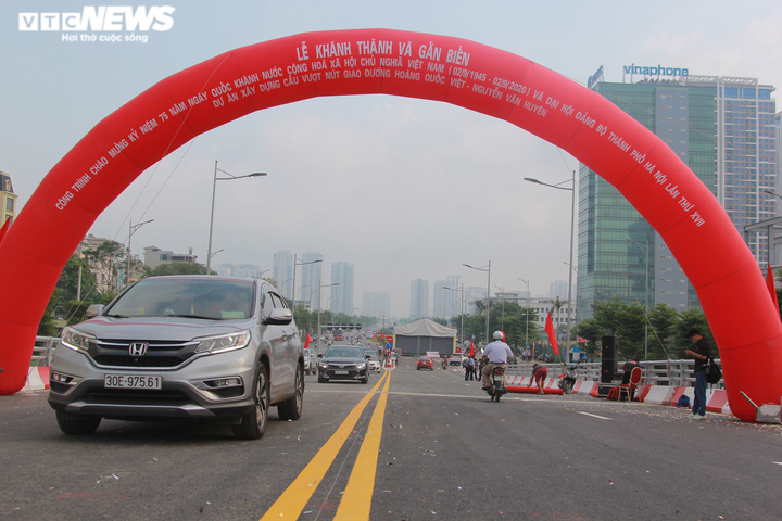 Sau 23 năm, 'nút thắt cổ chai' đường Nguyễn Văn Huyên, Hà Nội được giải tỏa - 2