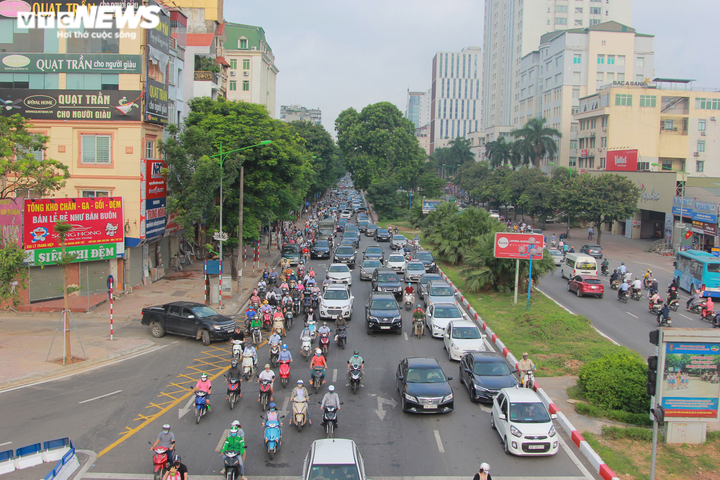 Sau 23 năm, 'nút thắt cổ chai' đường Nguyễn Văn Huyên, Hà Nội được giải tỏa - 10