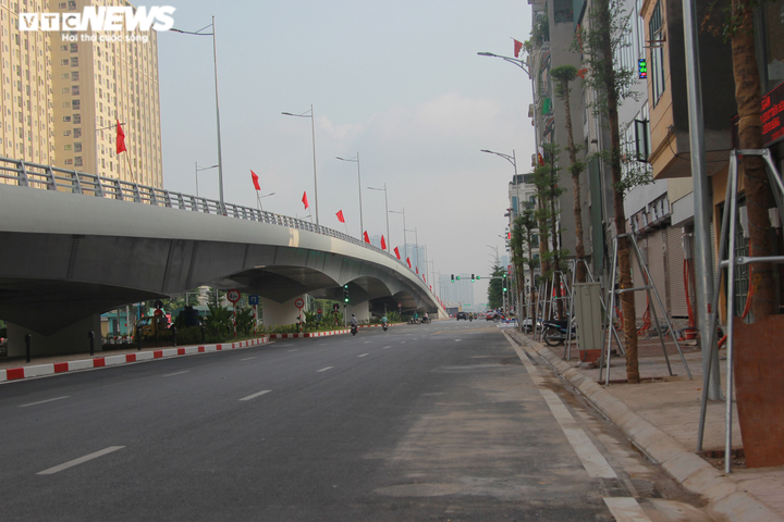 Sau 23 năm, 'nút thắt cổ chai' đường Nguyễn Văn Huyên, Hà Nội được giải tỏa - 4