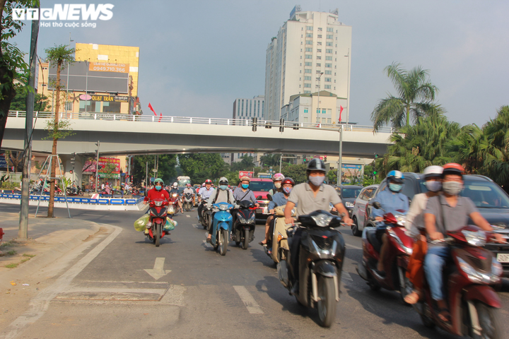 Sau 23 năm, 'nút thắt cổ chai' đường Nguyễn Văn Huyên, Hà Nội được giải tỏa - 8