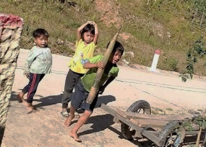 Đồng bào Ca Dong vào rừng sâu hái từng búp măng, bó rau gửi xuống vùng tâm dịch - 6