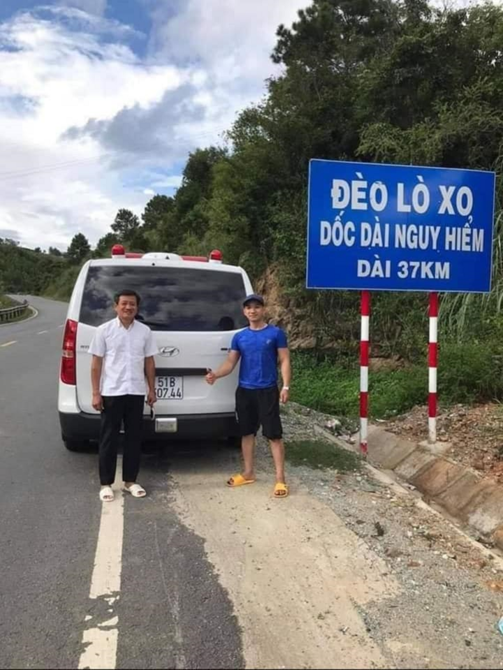Ông Đoàn Ngọc Hải lái xe cứu thương chở bệnh nhân ung bướu về Kon Tum - 2