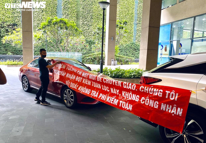 Ở chung cư 5 sao, dân nhà giàu khóc ròng vì bị đòi thêm nửa tỷ mua chỗ để xe - 4