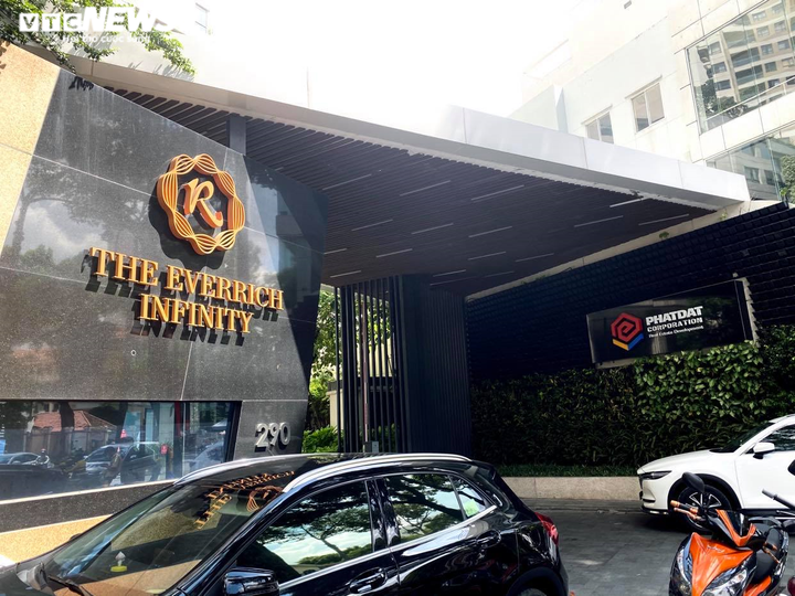 Ở chung cư 5 sao, dân nhà giàu khóc ròng vì bị đòi thêm nửa tỷ mua chỗ để xe - 1