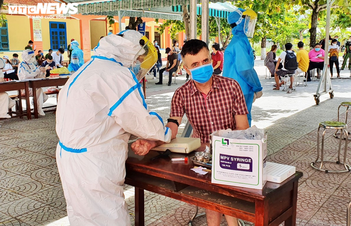 Đà Nẵng tính phương án xét nghiệm COVID-19 theo đại diện gia đình - 1