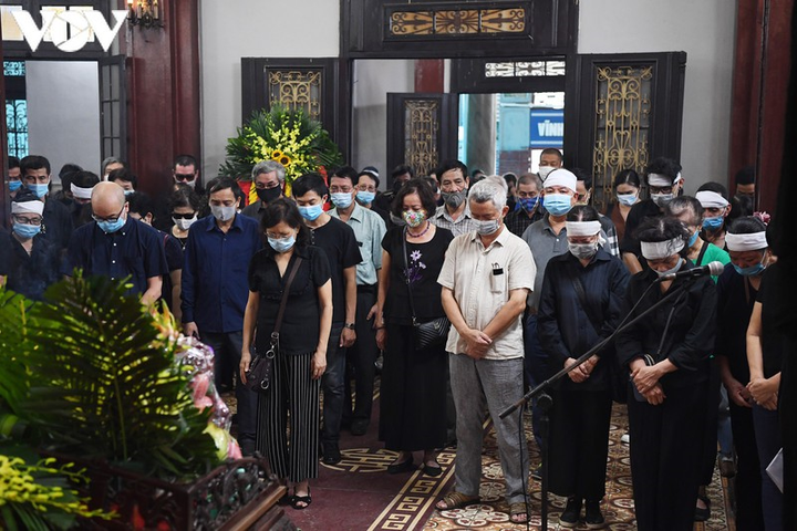 NSND Lan Hương, Thu Hà nghẹn ngào tiễn đưa 'A Phủ' Trần Phương - 4