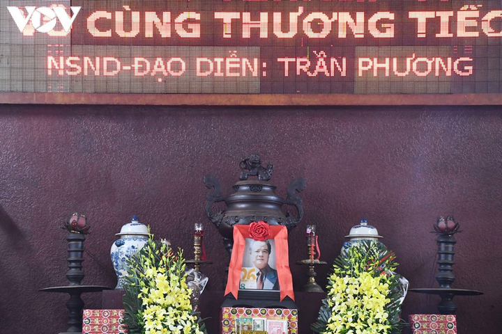 NSND Lan Hương, Thu Hà nghẹn ngào tiễn đưa 'A Phủ' Trần Phương - 1