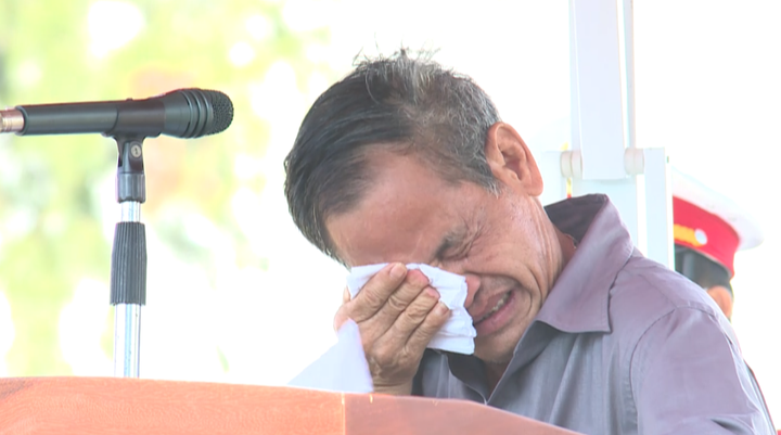 Niềm vui đẫm nước mắt trong khoảnh khắc 27 liệt sĩ 'đoàn tụ' với gia đình - 2