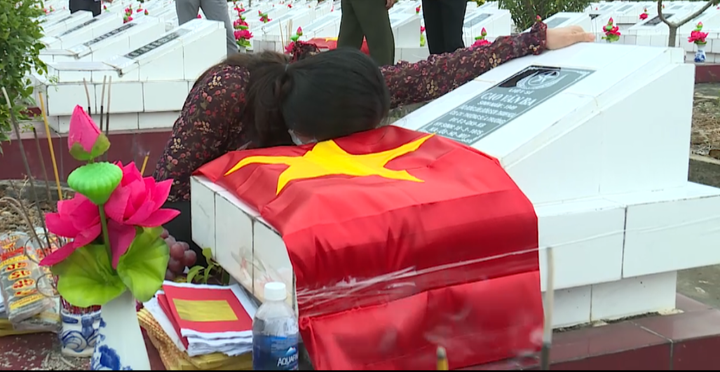 Niềm vui đẫm nước mắt trong khoảnh khắc 27 liệt sĩ 'đoàn tụ' với gia đình - 3