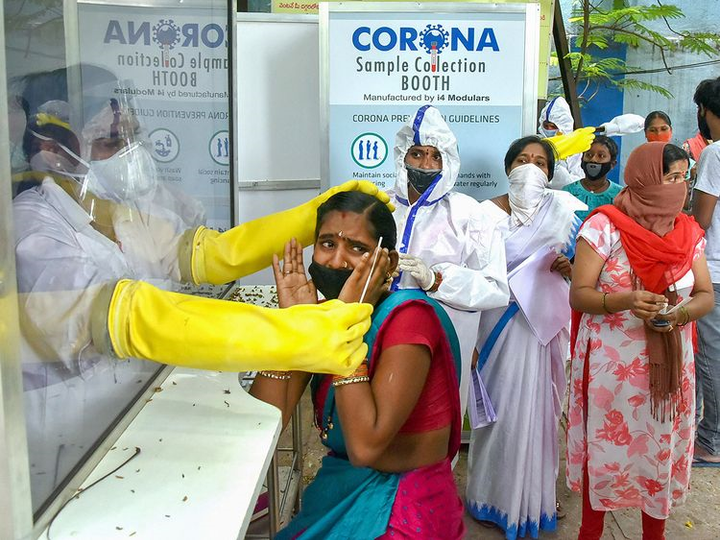 Thế giới có 25 triệu ca COVID-19, dân châu Âu vẫn đi biểu tình - 1