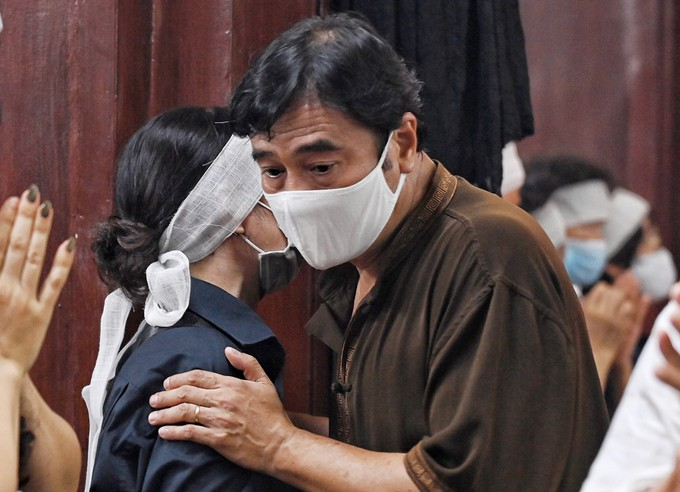 NSND Lan Hương, Thu Hà nghẹn ngào tiễn đưa 'A Phủ' Trần Phương - 2