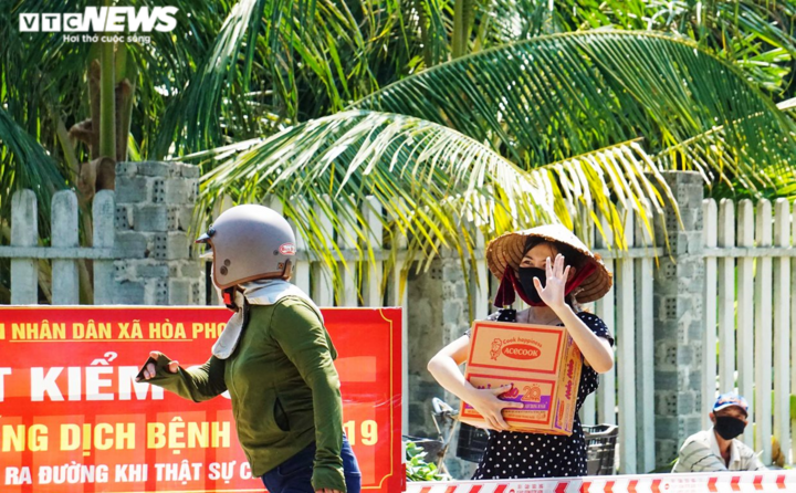 Cận cảnh thôn Thạch Bồ ở Đà Nẵng sau đám tang bệnh nhân 1040 - 7