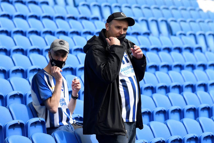 Xem bóng đá thời COVID-19 ở Anh: Cổ động viên giãn cách, không đeo khẩu trang - 5