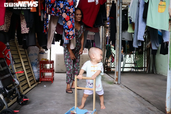 Người bỏ phố, người lay lắt ở lại, kịch bản cho người lao động tiếp tục xấu đi - 2