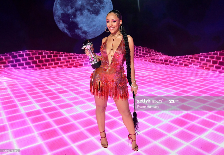 Lady Gaga đề cao khẩu trang tại Lễ trao giải VMAs 2020 - 3