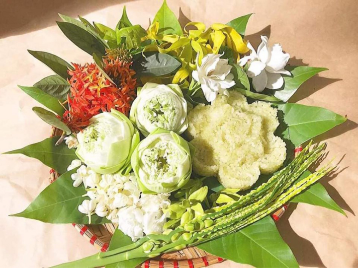 Bà nội trợ bỏ nửa triệu đồng mua mẹt hoa ngũ sắc cúng Rằm tháng Bảy - 6