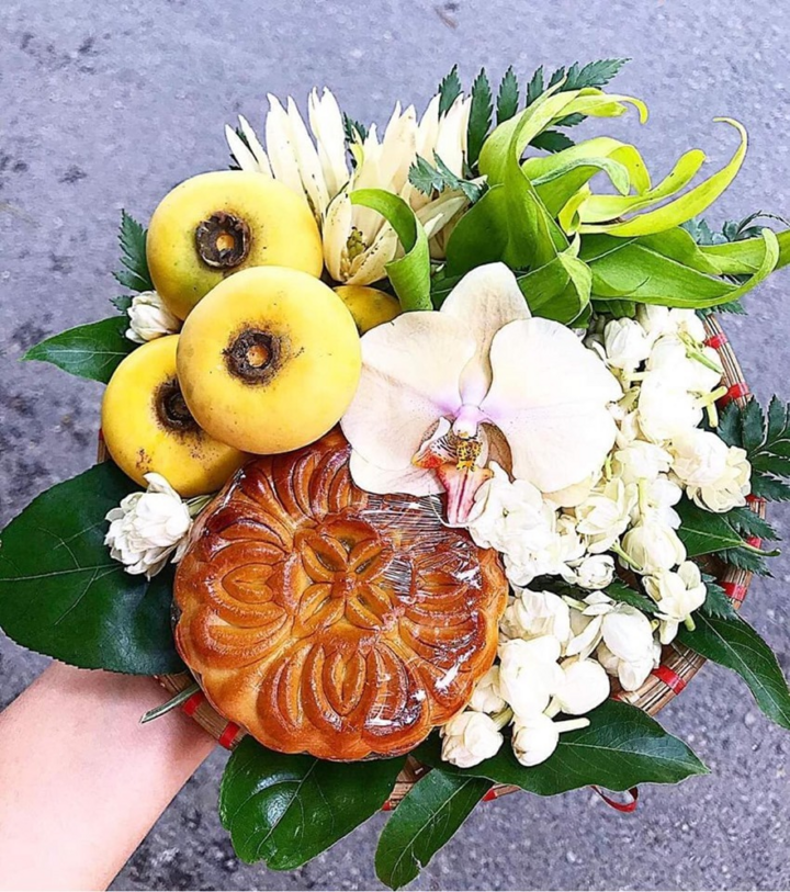 Bà nội trợ bỏ nửa triệu đồng mua mẹt hoa ngũ sắc cúng Rằm tháng Bảy - 7